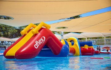 Pool inflatable on water